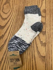 NORTHEAST OUTFITTERS WOMENS NEO COZY CABIN FUZZY CREW SOCKS SIZE 5-10