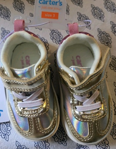 Nuevos Zapatos para Caminar Carter’s Bebé Talla 3 Iridiscentes, Dorados y Plateados Correa Fácil - Imagen 2 de 5