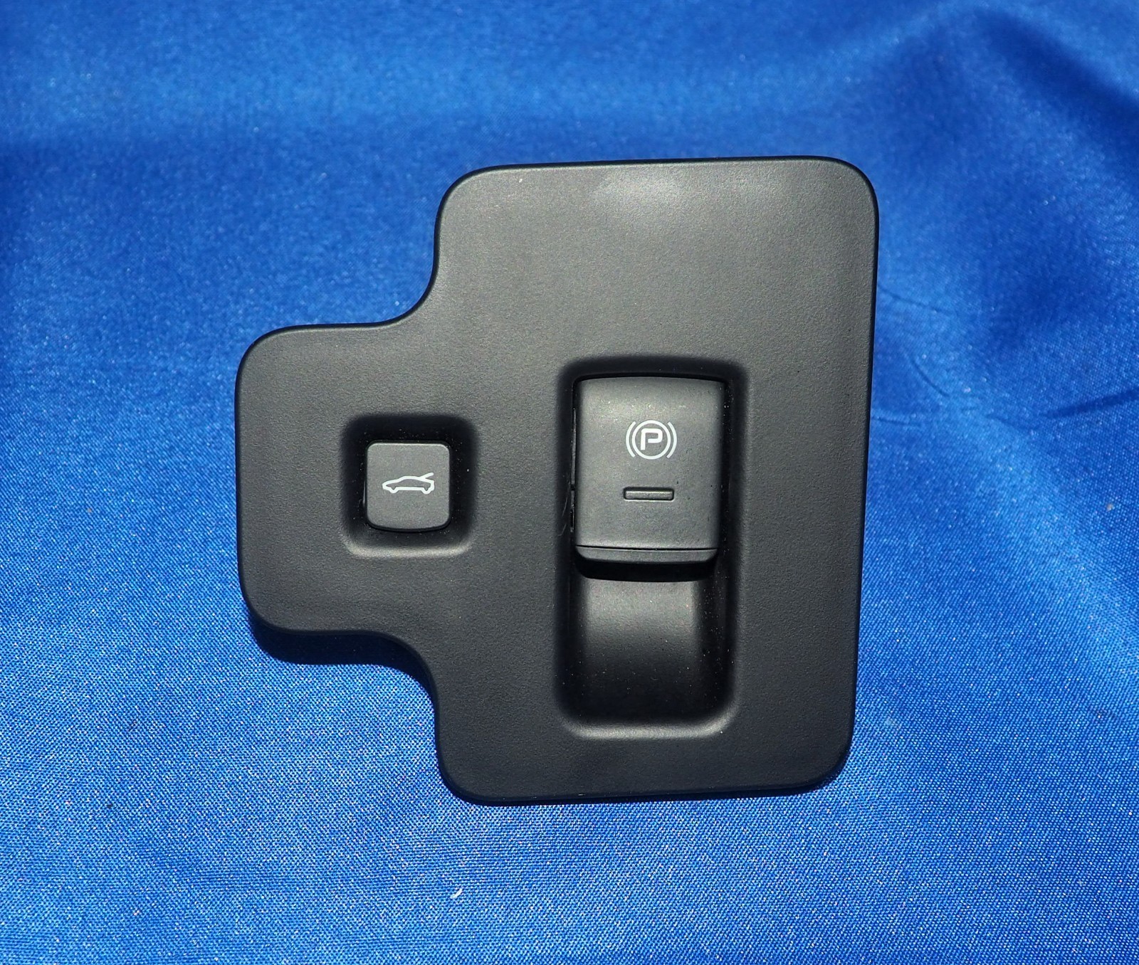 2022-2026 Maserati MC20 MCPura Parking Brake Trunk Open Swtich Panel OEM