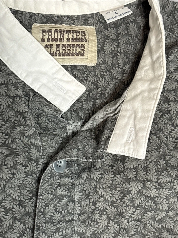Camisa Frontier Classics Para Hombres Hoja Grande AOP Banda Cuello Frontier Recreación Usada en Excelente Condición Foto 4 de 4