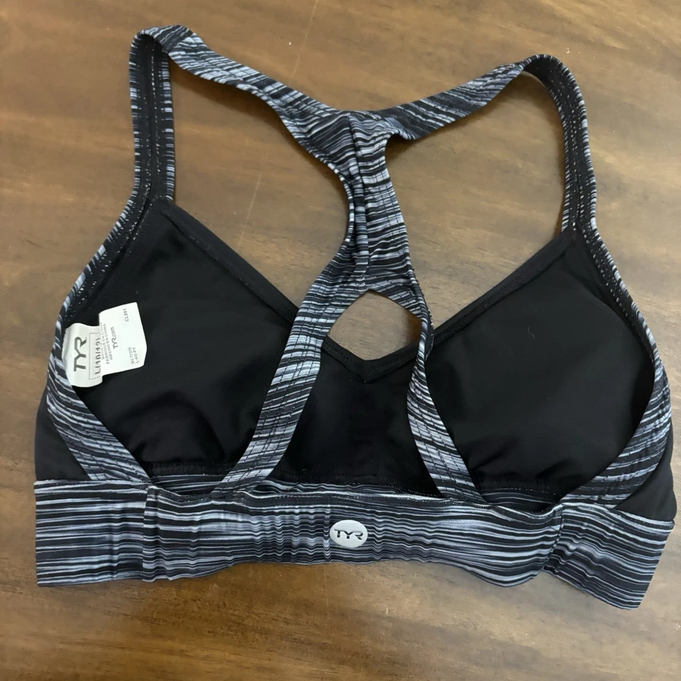 Sujetador deportivo TYR niñas 10/12 negro gris ligeramente acolchado usado en excelente estado Foto 3 de 4