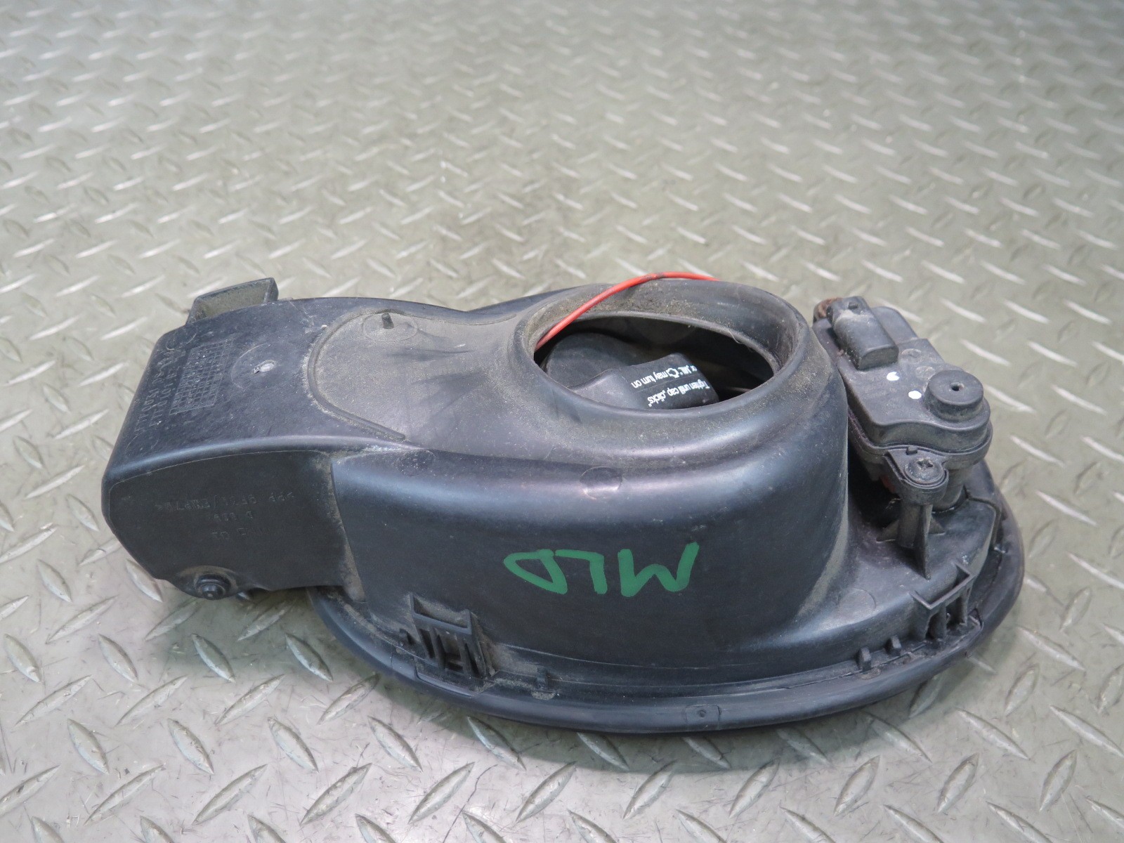17-20 MASERATI LEVANTE M161 FUEL FILLER DOOR LID COVER HINGE CAP ACTUATOR ASSY