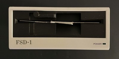 Newtronics FSD-1  5.25'' Floppy Disk Drive Mitsumi D500  Commodore