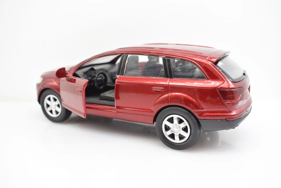 Diecast Model Car Scale 1:32 Audi Q7 Red Collection Auction - Image 3 of 4