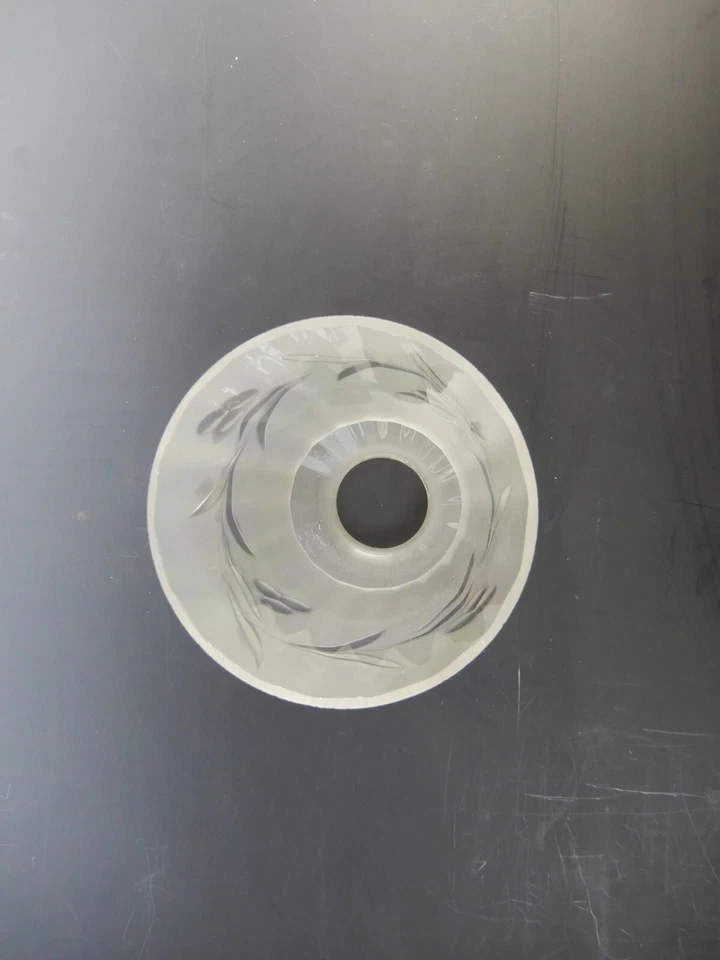 Винтажный белый иридецентный абажур из морозного стекла - Изображение 3 из 4