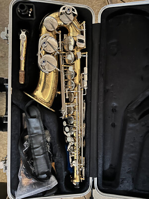 Beautiful Jupiter JAS710GNA Alto Saxophone with hard case and Tuner