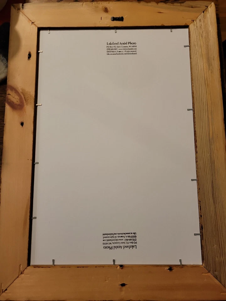 Letrero Min Aqua Bat enmarcado en madera de granero recuperada con vidrio Foto 4 de 4