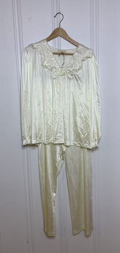 Vintage Robe and Matching Pajama Set Size L Ivory Collectibles by JC Penny USA - Picture 9 of 19