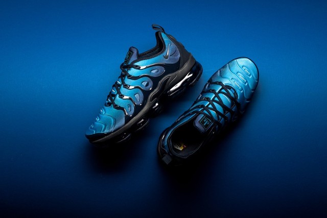 obsidian blue vapormax plus