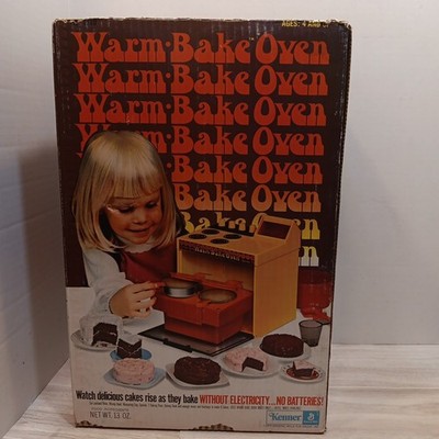 VINTAGE WARM BAKE OVEN BY KENNER  1973 GENERAL MILLS (No Cake Mix 1973)