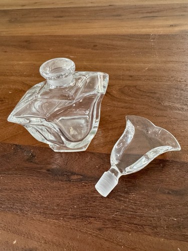 Botella de perfume de cristal vintage con tapón de tulipán transparente Alemania *LEER - Imagen 2 de 7