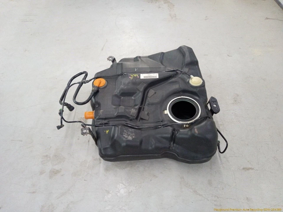 Volvo C30 Fuel Gas Reservoir Storage Tank Fits 2006-2013 06 07 08 09 10 11 12 13 Foto 3 de 4