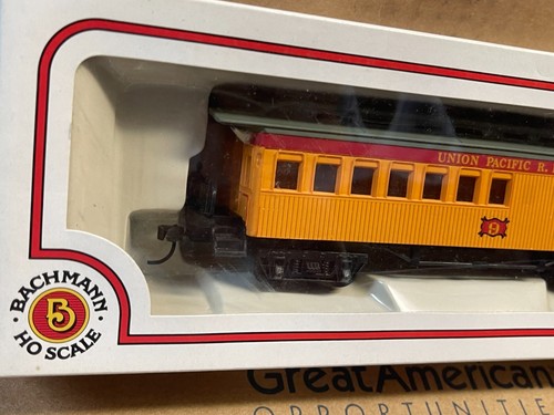 Two Bachmann No. 72901, 72801 HO Union Pacific 47' Coach and Combine MIB - Picture 2 of 8