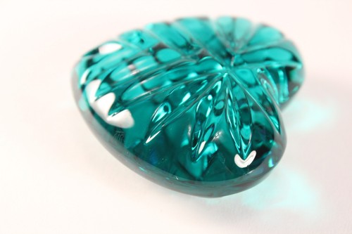 MIB Waterford Crystal Emerald Teal Green Heart 3" Paperweight Hand Cooler - Picture 3 of 11