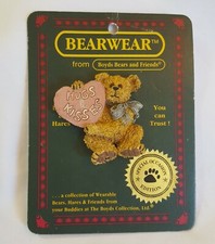 Boyds Bears  Friends Bearware Collection Pin / Brooch 82023 Hugs  Kisses