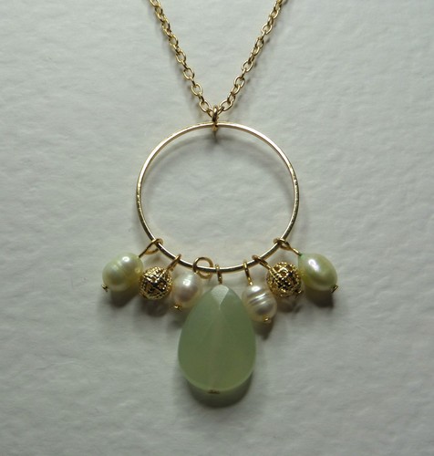 COLLAR DE ARO COLGANTE DE ÁGATA VERDE PÁLIDO Y PERLAS FWP CHAPADO EN ORO 18" 45 cm PLUS EXT - Imagen 1 de 9