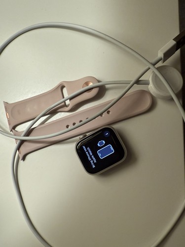 Apple Watch Series 7 41mm Aluminum Sport Band Starlight - Unlocked - Photo 7 sur 9