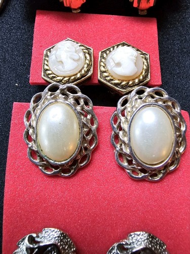 Vtg Lot 12 Pair Clip On Earrings Cameo Rhinestone 5 Signed 2 Trifari Monet Coro+ - Picture 17 of 19