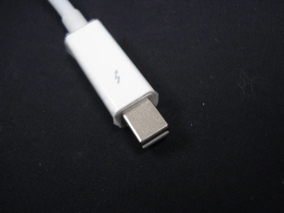 NEW Apple A1463 Thunderbolt 2 Male to FireWire 800 Female Adapter MD464ZM/A - Image 3 of 4