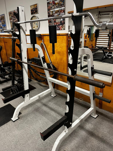 Squash Rack mit zwei Hantelstangen für Bankdrücken und Kniebeugen, - Bild 1 von 4