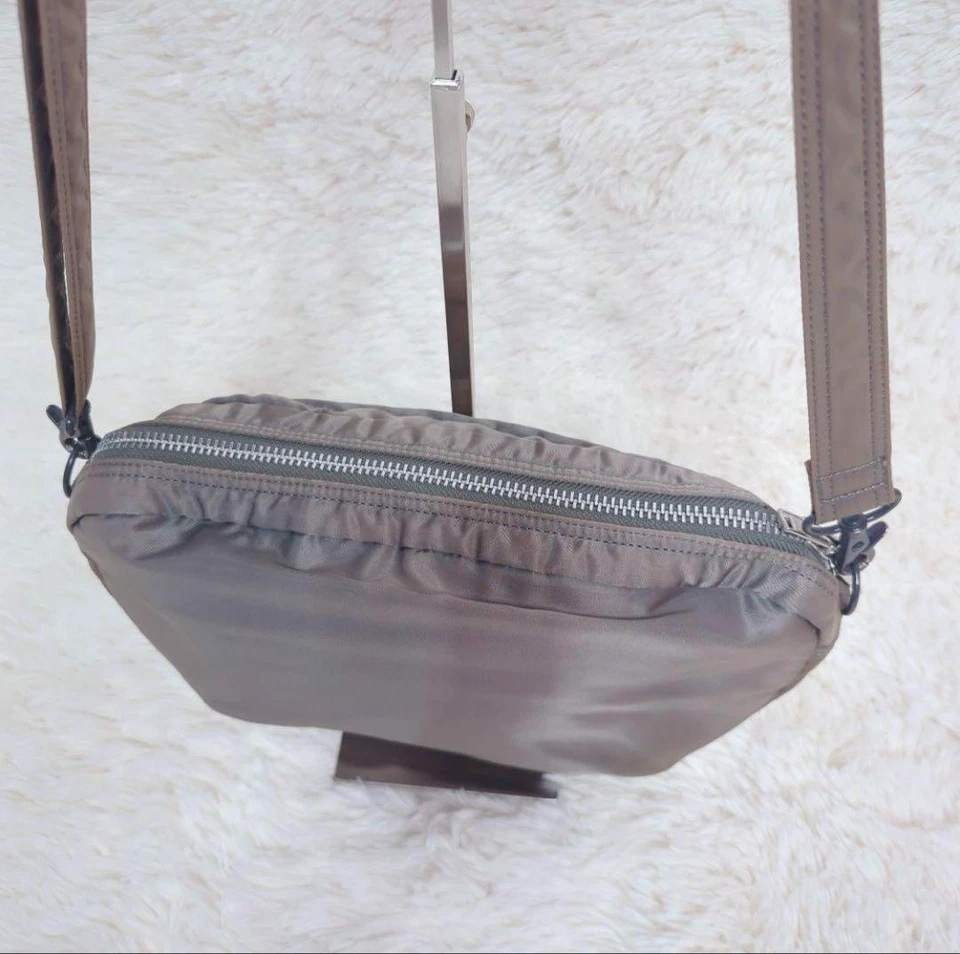Bolso de Hombro PORTER Tanker Ovalado Gris Plateado Yoshida Japón Kaban Raro Usado Foto 4 de 4