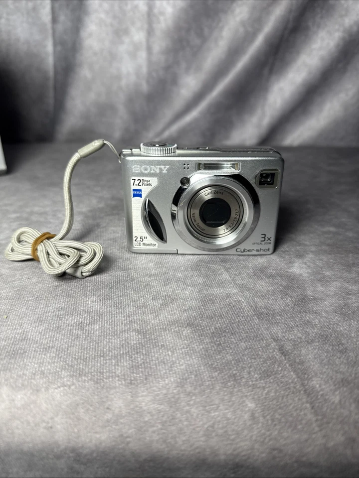 Sony Cyber-shot DSC-W7 Digital Camera 7.2 MP w Cords & 3 Memory Sticks w Case - Image 2 of 4