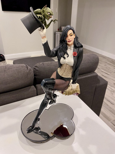 DC Comics Sideshow Collectibles Zatanna Exclusivo Formato Premium 500 AGOTADO 🐇 - Imagen 2 de 12