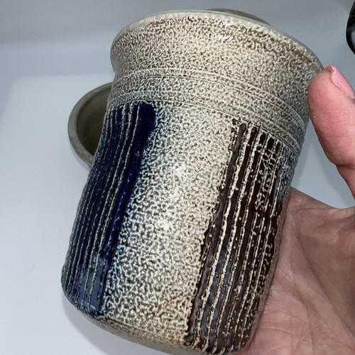 Juego de 3 tazas de cerámica de estudio a rayas azul marrón gris firmado por artista 1 más pequeño - Imagen 9 de 15