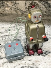 1950s JAPAN BATTERY OPPERATED ROBOT EXCELLENT TESTED AND WORKING WITH LIGHTS WOW