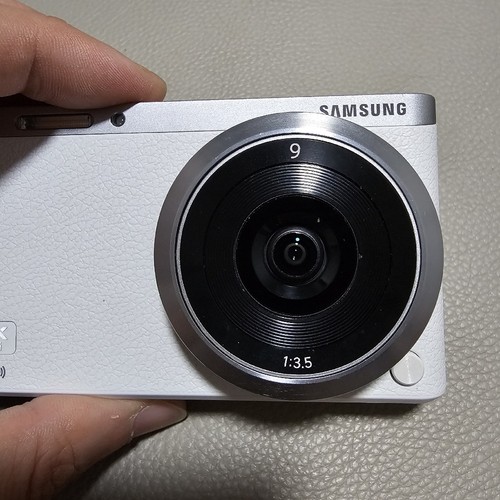 Kit de cámara digital Samsung NX Mini 20,5 MP con lente zoom NX-M 9 mm Wi-Fi blanco - Imagen 3 de 9