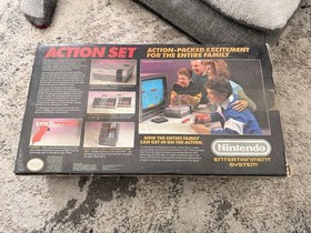 Nintendo NES Action Set Console Bundle w/ Zapper Light Gun, Box & Manuals