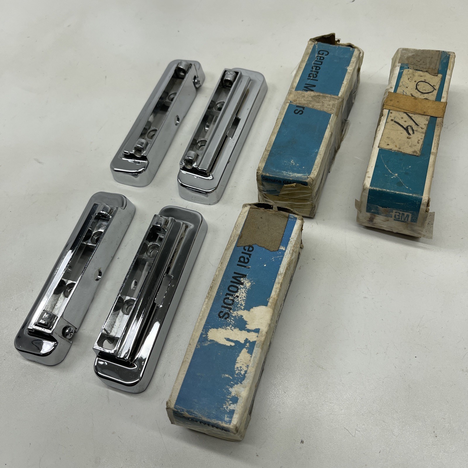 (4) NOS Early 1960s Chevrolet & GM Roof Rack Bases 9775806-07    v3