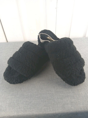 UGG Women's Fluff Yeah Slide Black Size 7