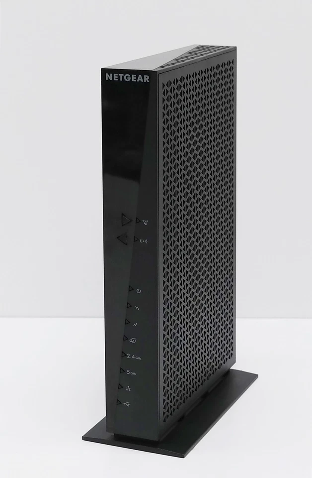 NETGEAR Dual-Band AC1750 Router with 16 x 4 DOCSIS 3.0 Cable Modem - Black - Image 2 of 4