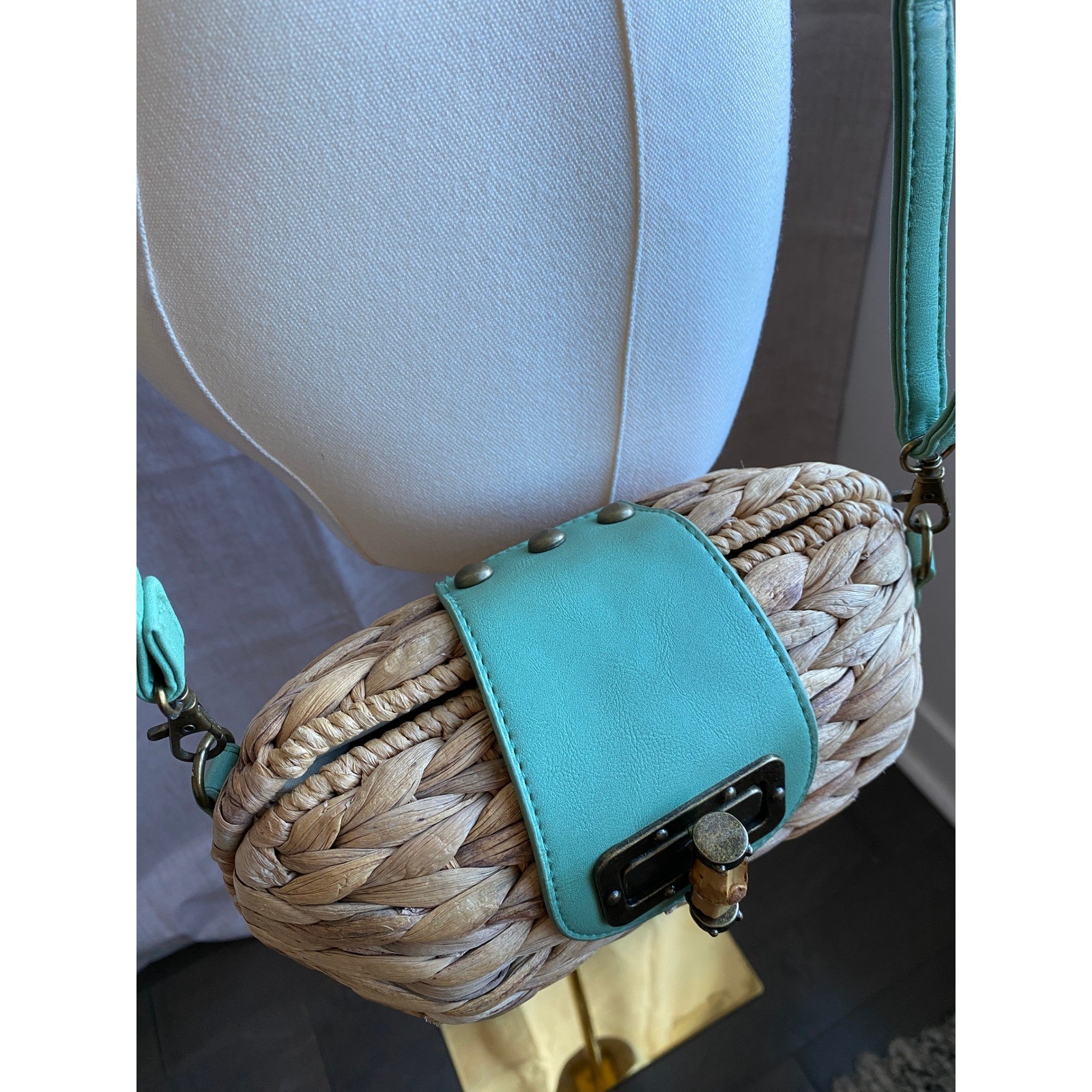 Sun N Sand Woven Straw Turquoise Trim Crossbody Bag Bamboo Lock