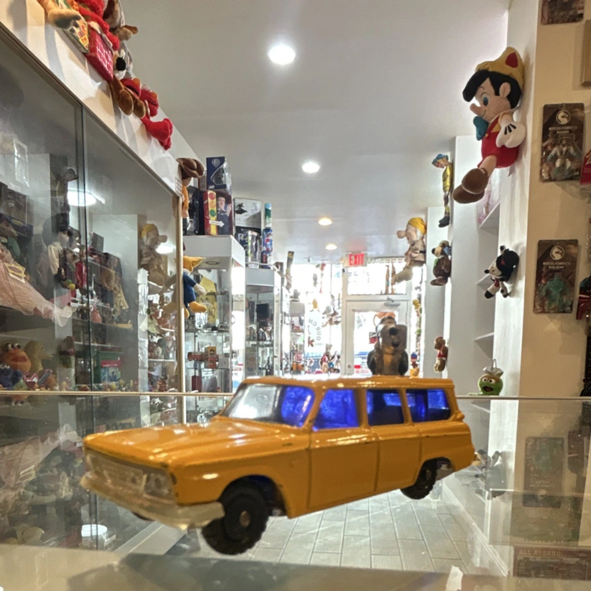 Miniature Studebaker Wagonaire - Caméra TV - Husky - Vintage UK - Bleue