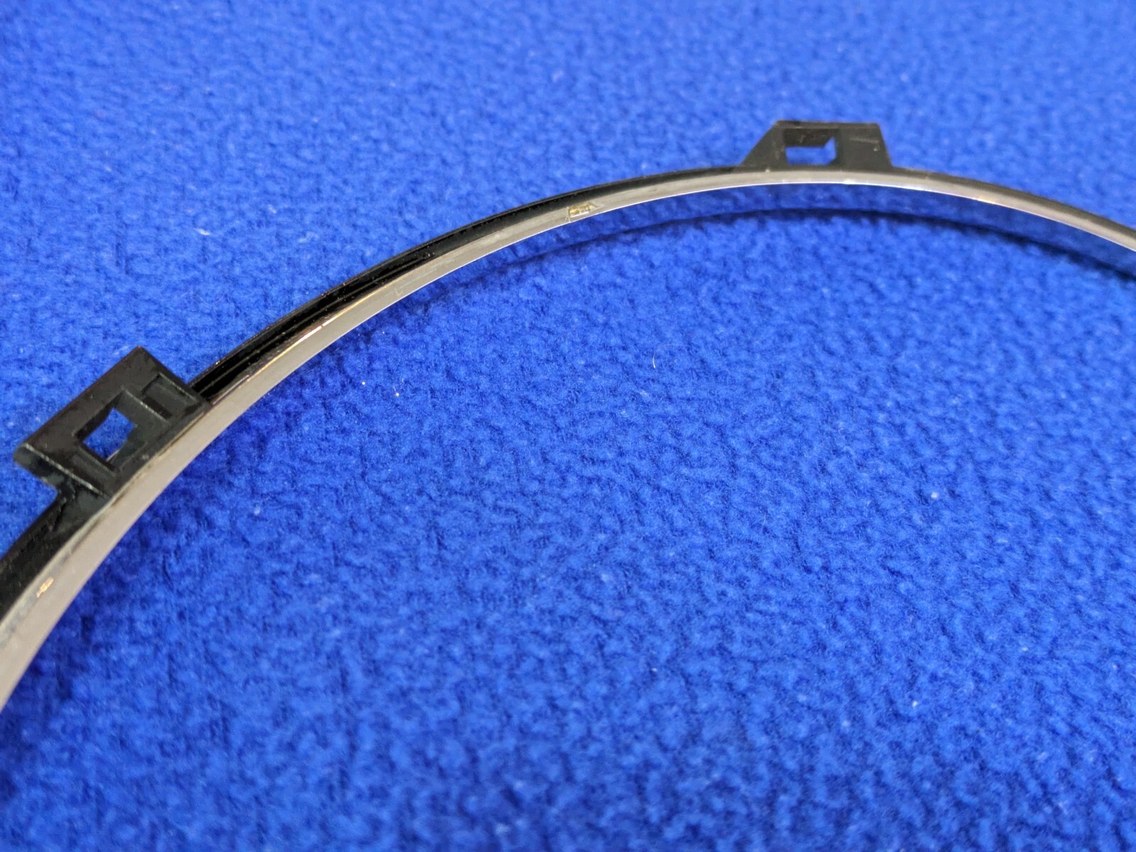 2006-2012 BENTLEY CONTINENTAL FRONT RIGHT passenger outside HEADLIGHT TRIM ring