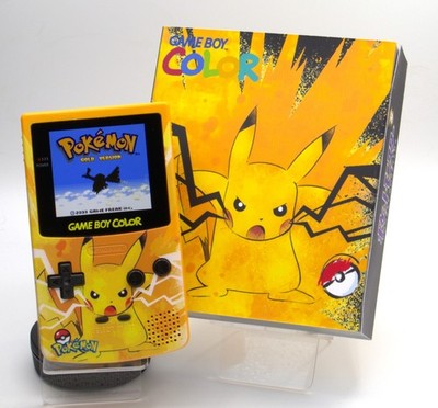 Nintendo Game Boy Color Konsole mit Q5 IPS Display, Pikachu Themengehäuse & Box