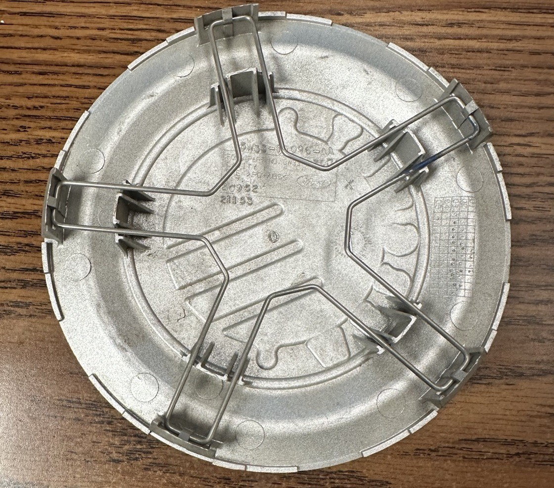 2004-2008 MERCURY GRAND MARQUIS OEM WHEEL CENTER CAP HUBCAP SILVER