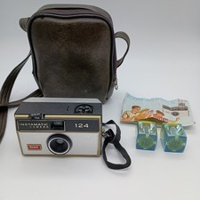 Kodak Instamatic 124 Vintage Camera with Case Manual and Flashcubes