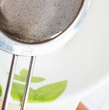 Rosle 24 cm Stainless Steel Round Handle Fine Mesh Kitchen Strainer