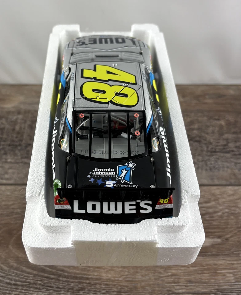 Chevrolet SS Action 2011 Jimmie Johnson #48 Foundation Lowe's 1:24 1 de 1173 Foto 4 de 4