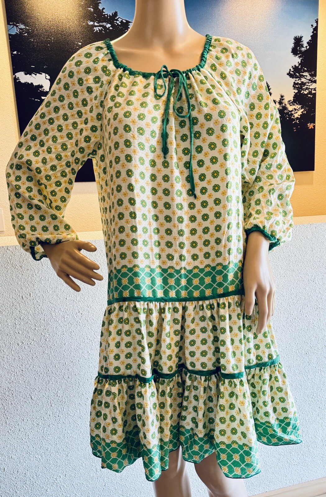 Vestido sin mangas midi Anna Sui 100 % seda verde y crema floral a rayas con volantes, talla 4