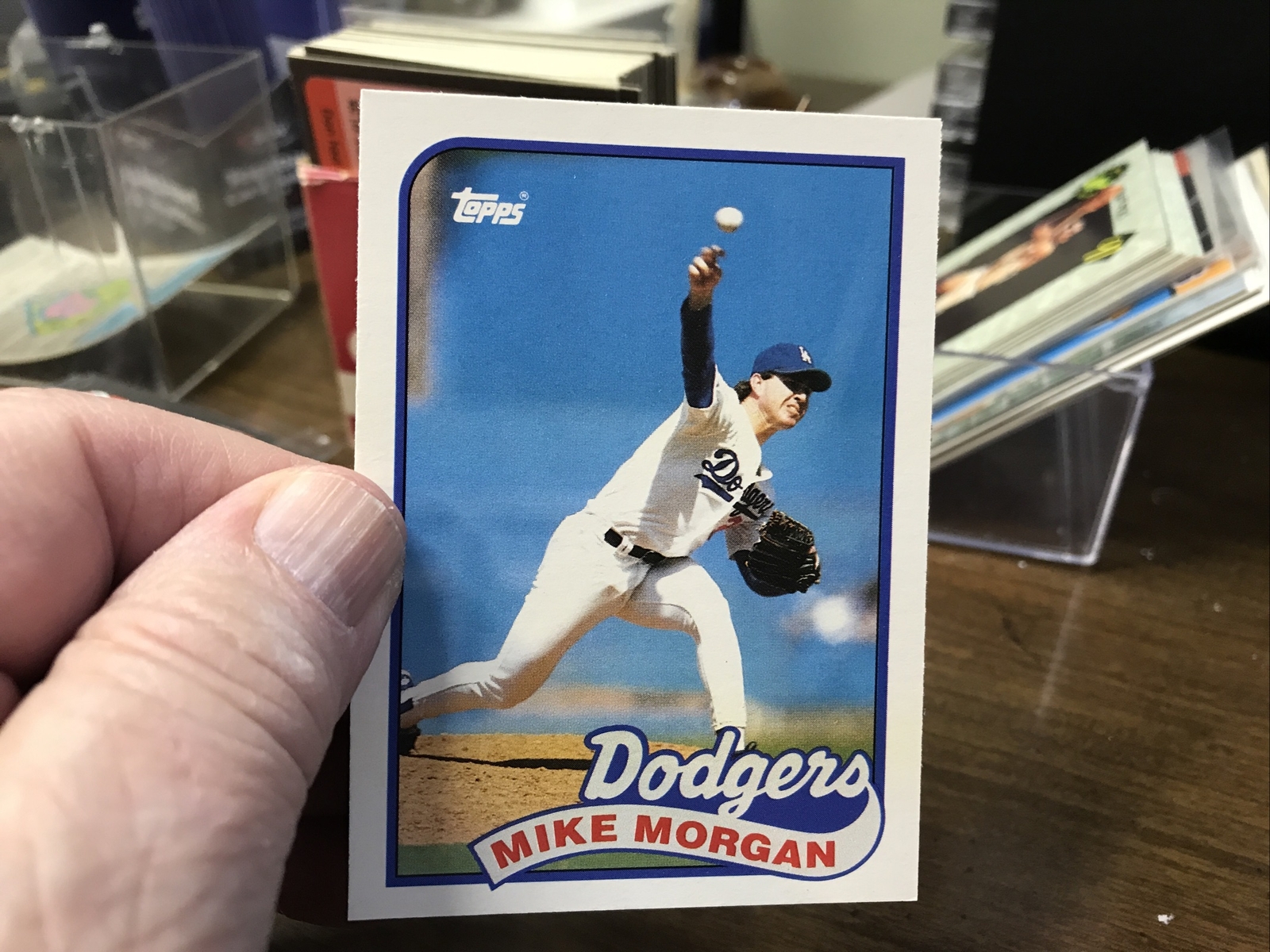 1989 Topps Traded Los Angeles Dodgers Baseball Card #84T Mike Morgan