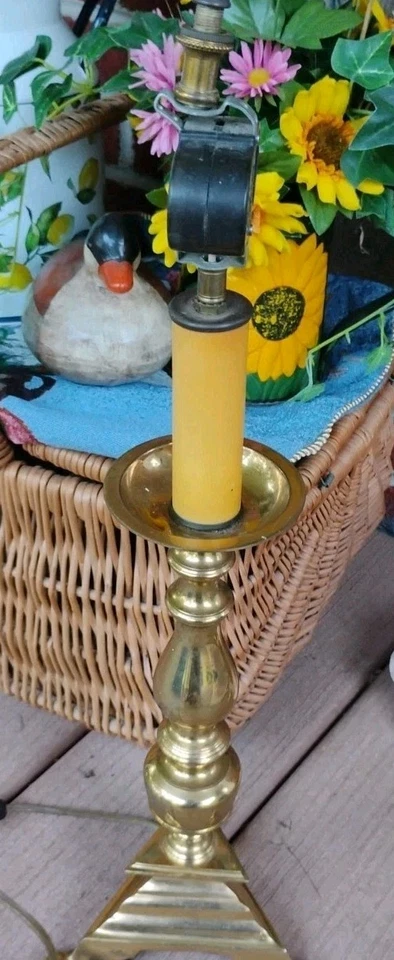 LÁMPARAS VINTAGE DE LATÓN MACIZO; 20" CANDELABRO TORCIDO; ESCRITORIO, MESA, CONSOLA, BUFFET Foto 2 de 3