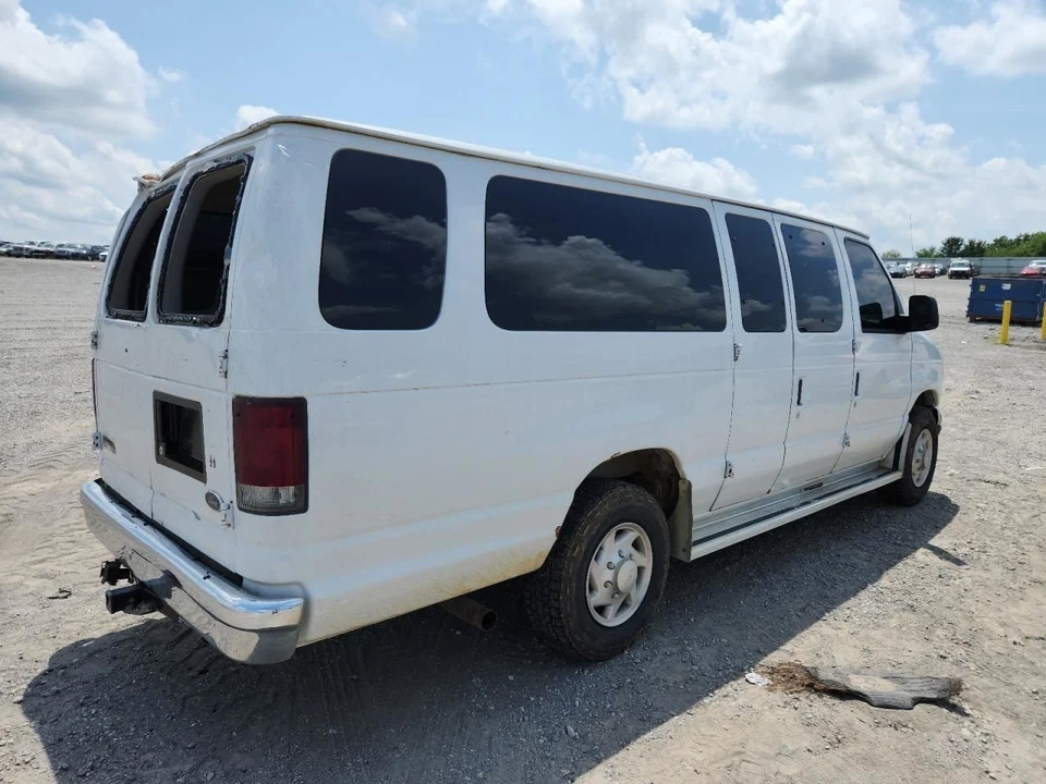 AC Condenser 8-281 Fits 04-06 FORD E150 VAN 5174619 Foto 3 de 4