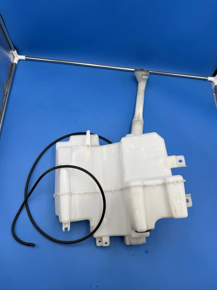 11-19 INFINITI M37/M56/Q70 Windshield Washer Reservoir w/o Neck OEM 289101MA0A - Image 2 of 4