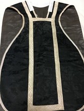 Chasuble Damassée Croix Soie & dentelle Linge Liturgique Prêtre sacré Sacred 