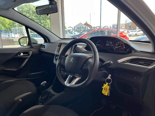 2016 Peugeot 208 1.0 PureTech Active Euro 6 5dr HATCHBACK Petrol Manual - Picture 9 of 12