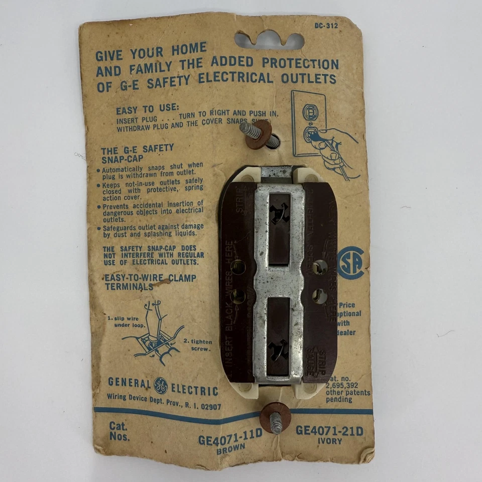 Vintage GE Safety Electrical Outlet 15A 125V Snap Cap Child Protector NIP 1950s - Image 2 of 2